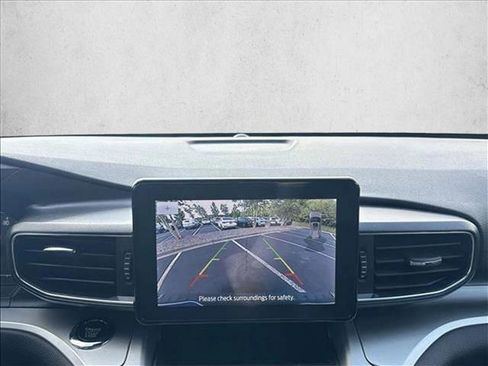 Used 2022 Ford Explorer XLT w/ Equipment Group 202A image 12