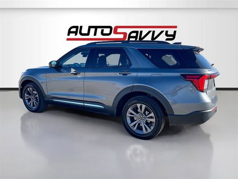 Used 2025 Ford Explorer Active w/ Active Comfort Package image 5