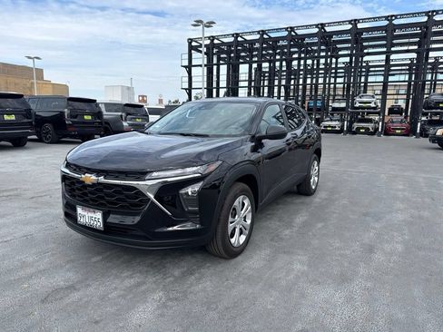 Used 2026 Chevrolet Trax LS w/ Driver Confidence Package FWD image 1