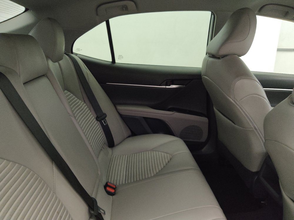 Used 2020 Toyota Camry SE w/ Carpet Mat Package FWD image 19