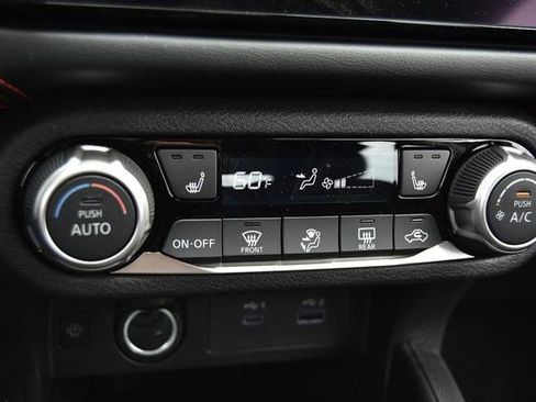 New 2025 Nissan Versa SR w/ Trunk Package image 14