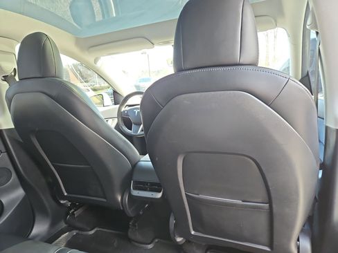 Used 2021 Tesla Model Y Long Range AWD/4WD image 18
