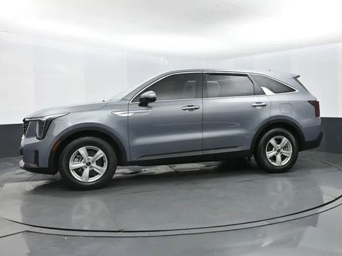 Used 2024 Kia Sorento LX image 5
