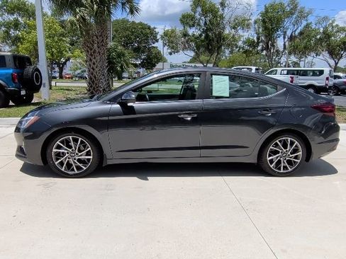 Used 2020 Hyundai Elantra Limited FWD image 10