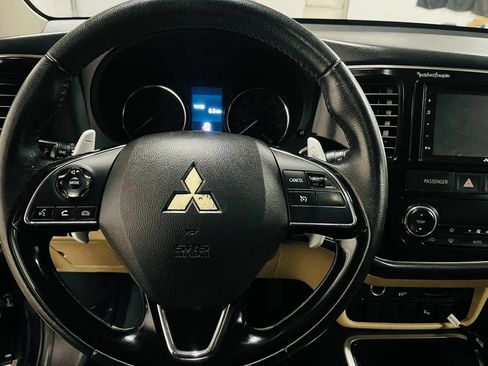 Used 2017 Mitsubishi Outlander GT AWD/4WD image 18