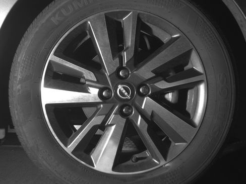 Used 2025 Nissan Versa SV image 13