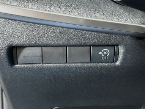 Used 2025 Nissan Kicks SV FWD image 17