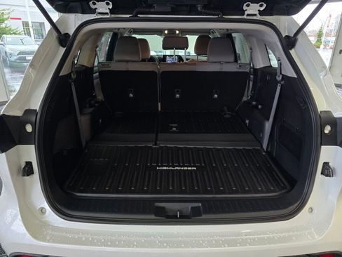 Used 2022 Toyota Highlander L image 17