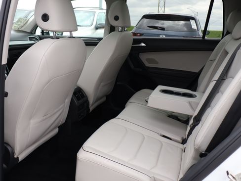 Used 2019 Volkswagen Tiguan SEL Premium AWD/4WD image 10