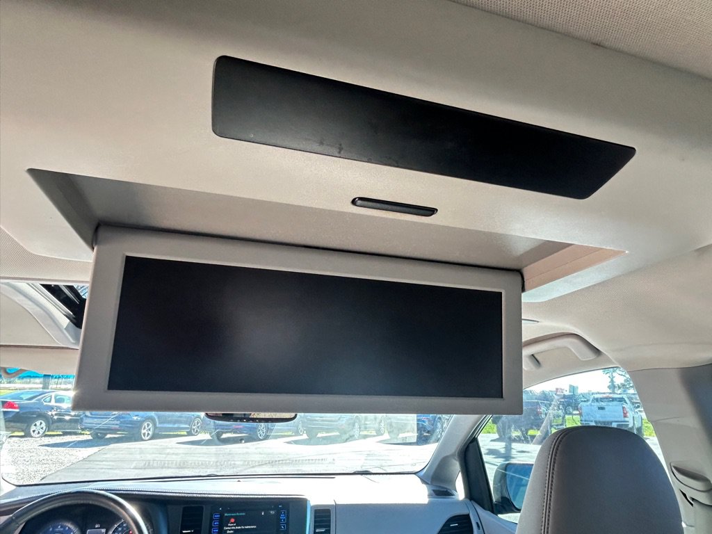Used 2015 Toyota Sienna XLE Premium FWD image 13