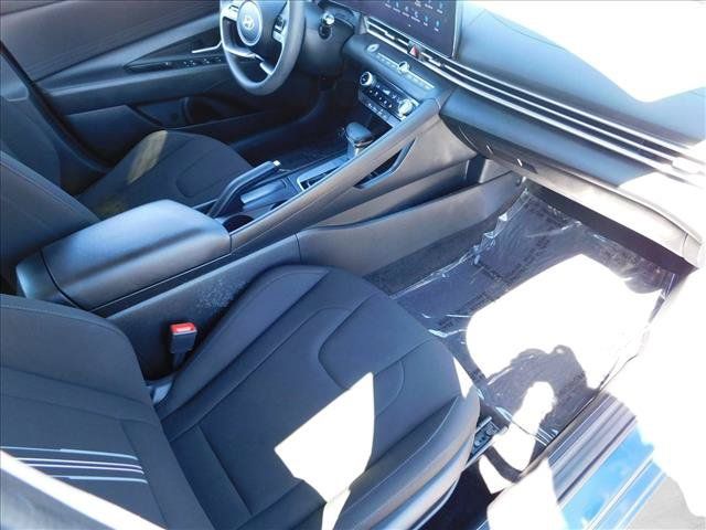 Used 2024 Hyundai Elantra SEL FWD image 28