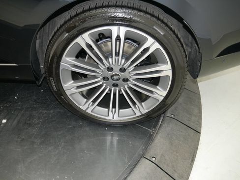 Used 2025 Land Rover Range Rover Autobiography AWD/4WD image 16