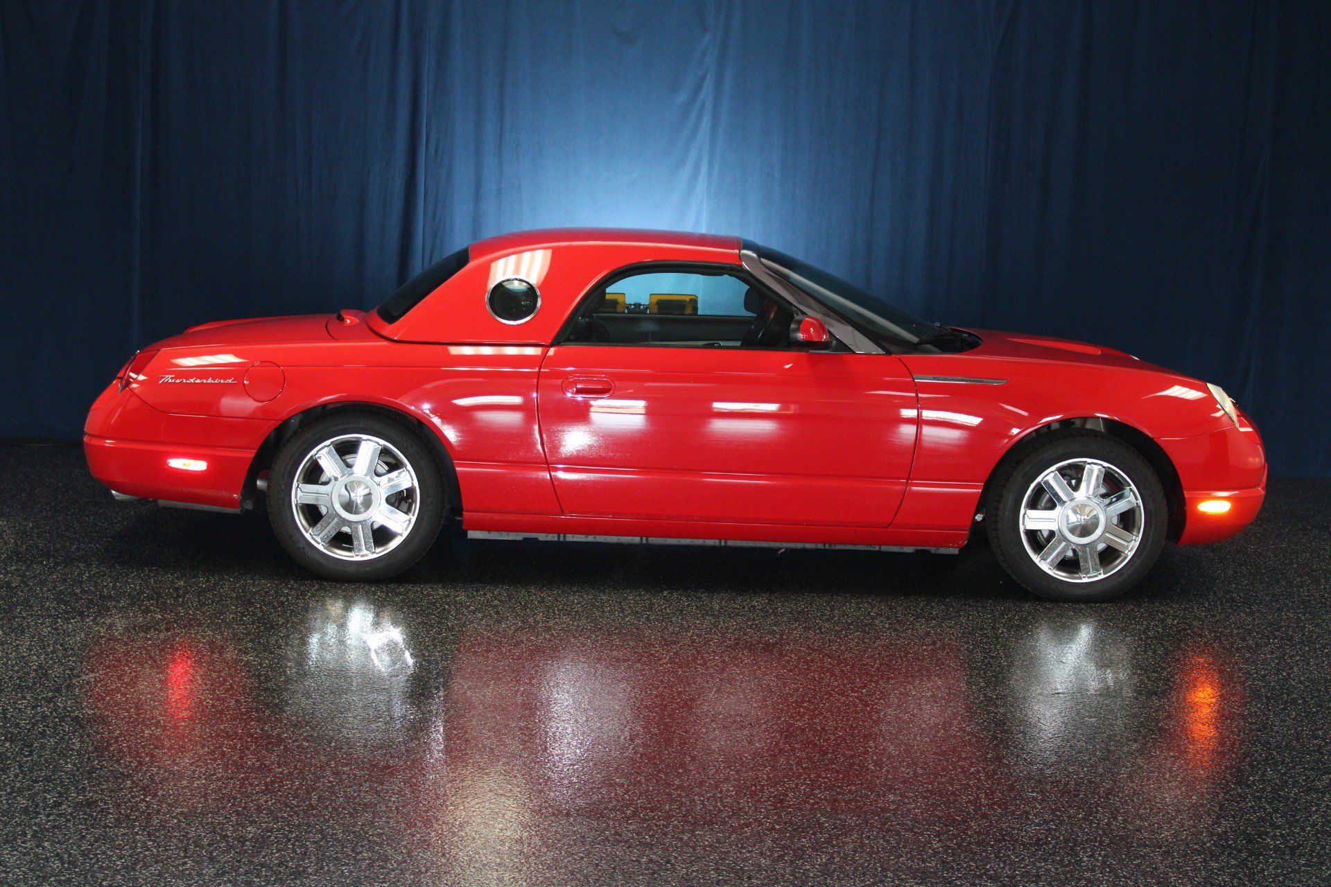 Used 2005 Ford Thunderbird RWD image 10