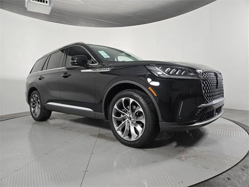 New 2026 Lincoln Aviator AWD image 2