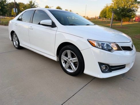 Used 2012 Toyota Camry SE FWD image 5