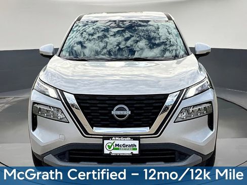 Used 2022 Nissan Rogue SV image 2