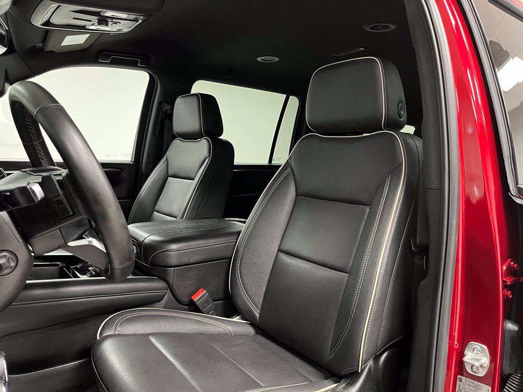 Used 2025 Chevrolet Suburban Premier AWD/4WD image 22