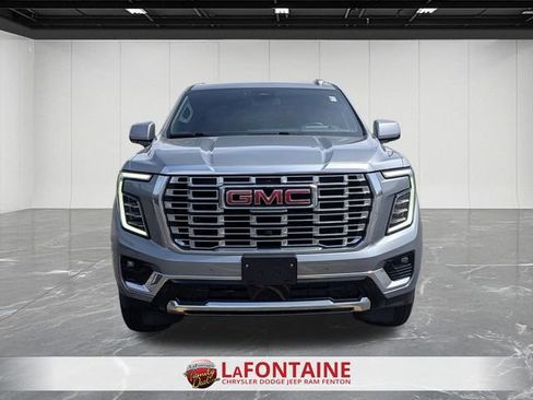 Used 2025 GMC Yukon Denali AWD/4WD image 8