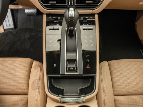 New 2026 Porsche Macan AWD/4WD image 35