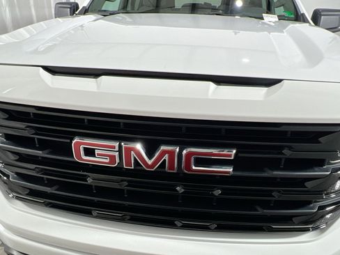 Used 2024 GMC Sierra 1500 Elevation image 12