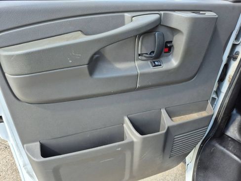 Used 2015 Chevrolet Express 2500 RWD image 14