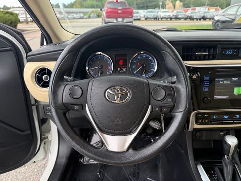 Used 2017 Toyota Corolla LE w/ Carpet Mat Package (TMS) FWD image 11