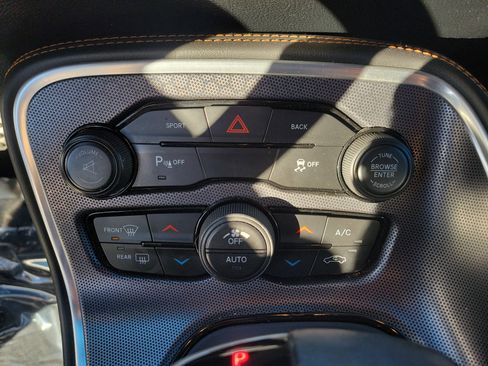 Used 2015 Dodge Challenger SXT Plus image 19