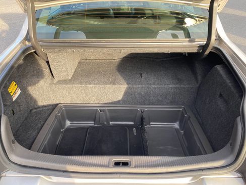 Used 2008 Lincoln Town Car Signature Limited image 23