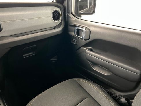 Used 2024 Jeep Wrangler Unlimited Sport AWD/4WD image 10