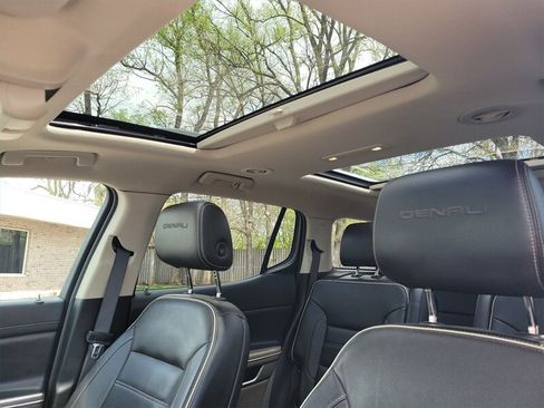 Used 2019 GMC Acadia Denali w/ Technology Package AWD/4WD image 20