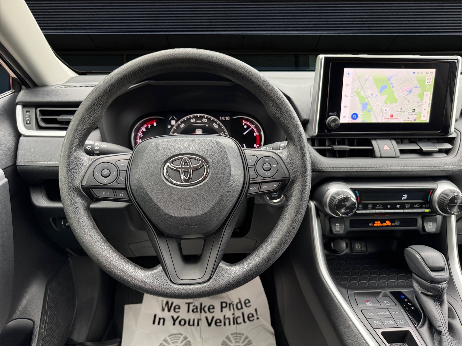 Used 2023 Toyota RAV4 XLE AWD/4WD image 3