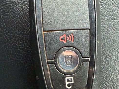 Used 2018 Ford Explorer XLT image 28