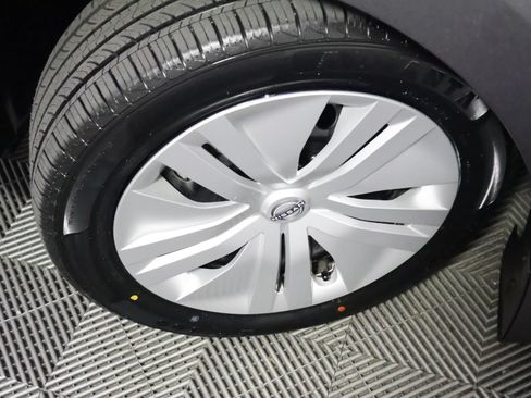 Used 2025 Nissan Leaf S FWD image 19