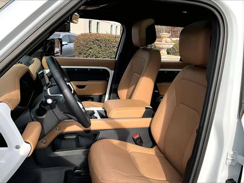 Used 2025 Land Rover Defender 110 X-Dynamic SE image 7