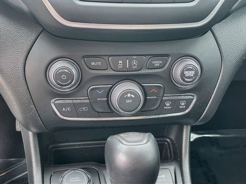 Used 2022 Jeep Cherokee Latitude w/ Trailer Tow Group AWD/4WD image 15