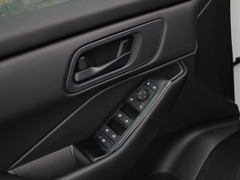 Certified 2025 Nissan Rogue S AWD/4WD image 15