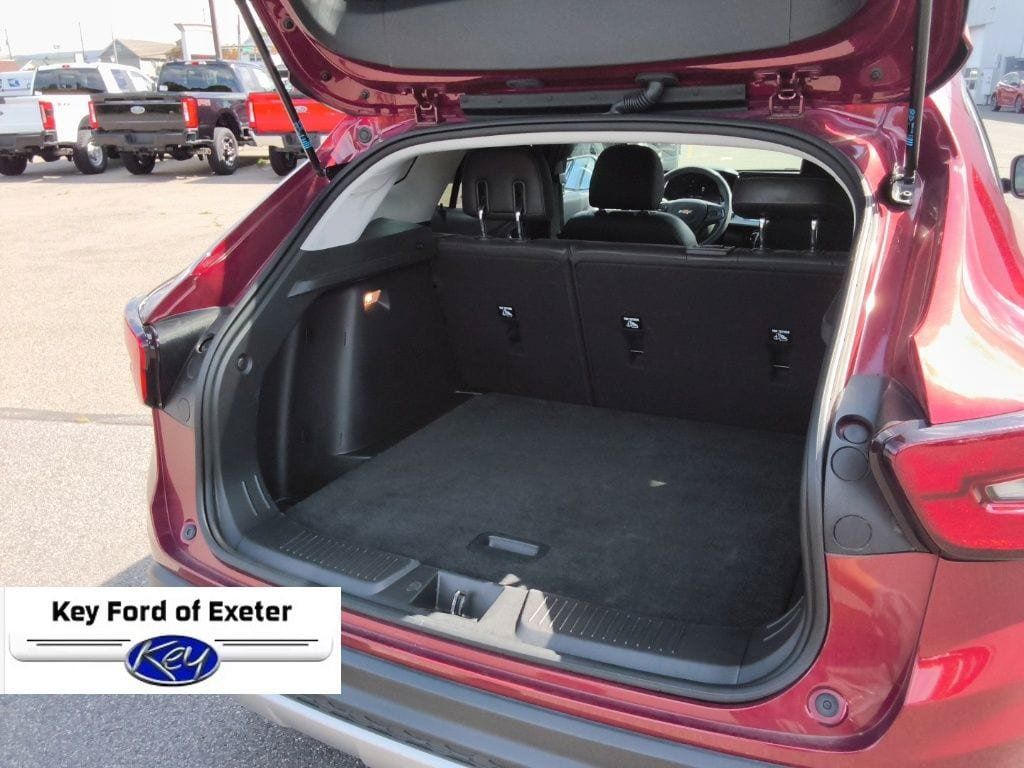 Used 2025 Chevrolet Trax LT FWD image 12