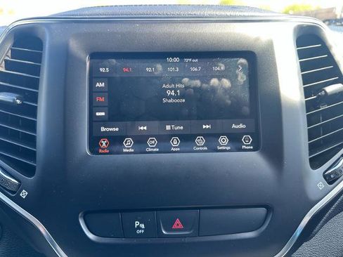 Used 2019 Jeep Cherokee Latitude Plus w/ Comfort/Convenience Group AWD/4WD image 33