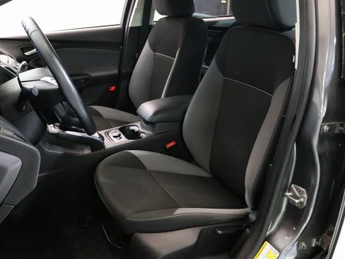 Used 2014 Ford Focus SE w/ SE Winter Package image 8