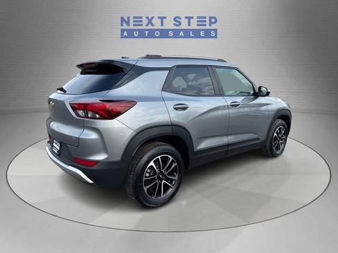 Used 2024 Chevrolet TrailBlazer LT w/ LT Cold Weather Package image 8