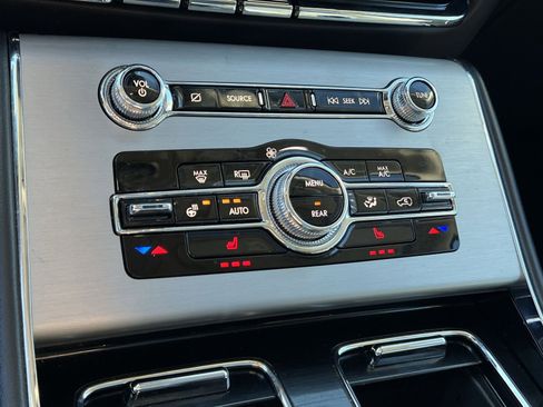 Used 2024 Lincoln Aviator AWD w/ Premium Package image 20