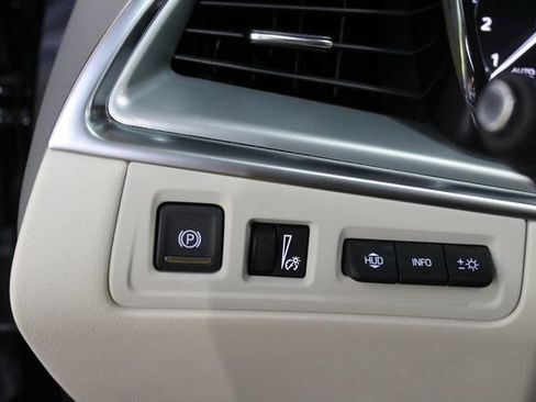 Used 2025 Cadillac XT5 Premium Luxury w/ Technology Package AWD/4WD image 17
