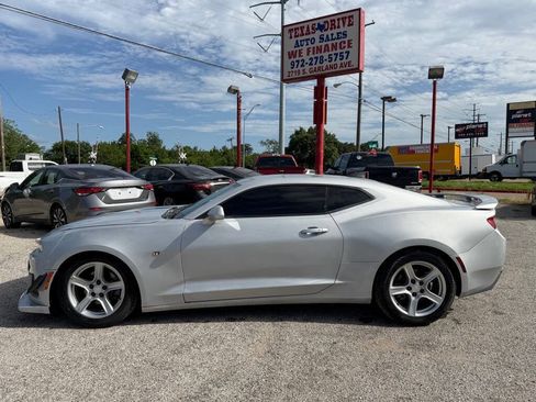 Used 2018 Chevrolet Camaro LT RWD image 4
