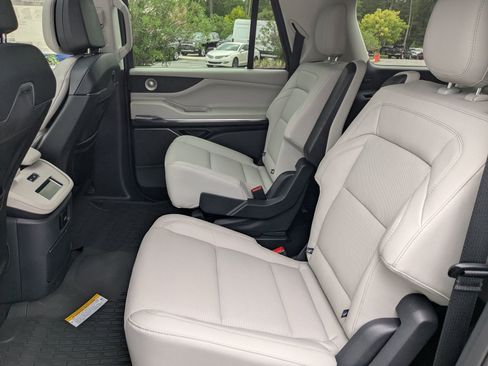 New 2025 Lincoln Navigator L Reserve image 16