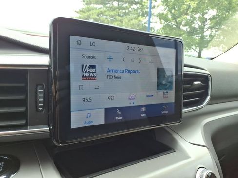 Used 2023 Ford Explorer XLT w/ Equipment Group 202A AWD/4WD image 20