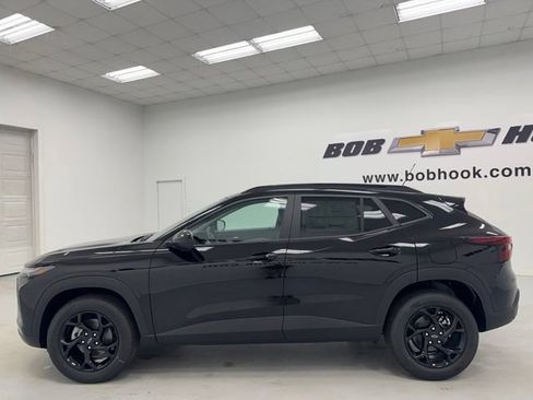 New 2026 Chevrolet Trax LT w/ Driver Confidence Package FWD image 8
