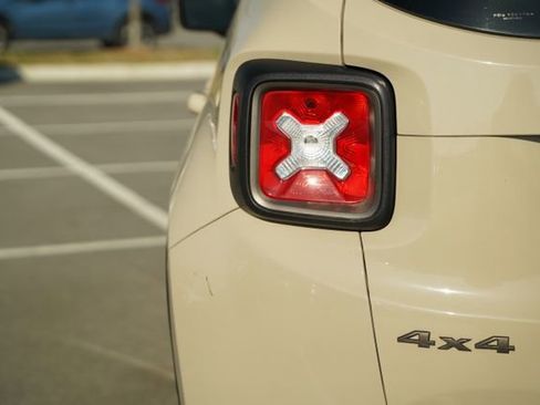 Used 2016 Jeep Renegade 75th Anniversary image 39