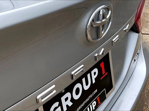 Used 2018 Toyota Camry XLE FWD image 31