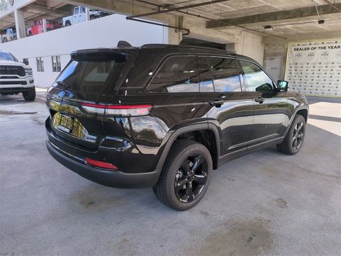 New 2025 Jeep Grand Cherokee Limited image 5