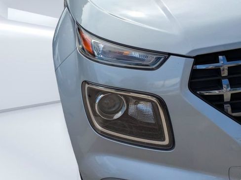 Used 2023 Hyundai Venue SEL FWD image 10